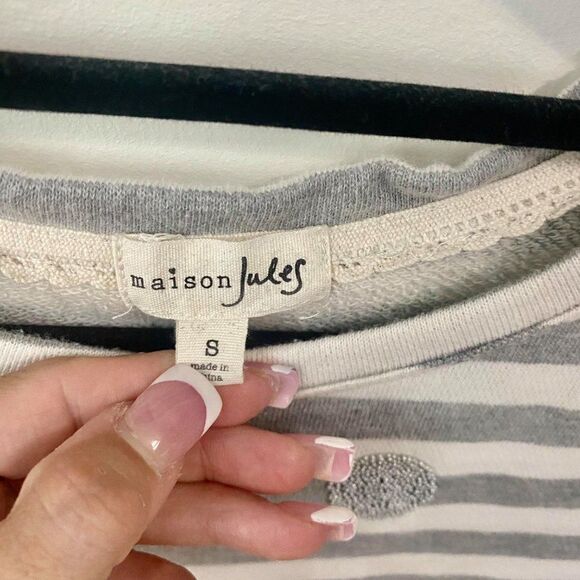 Maison Jules Gray and White Top w/ Pleaded Bottom - Picture 3 of 4